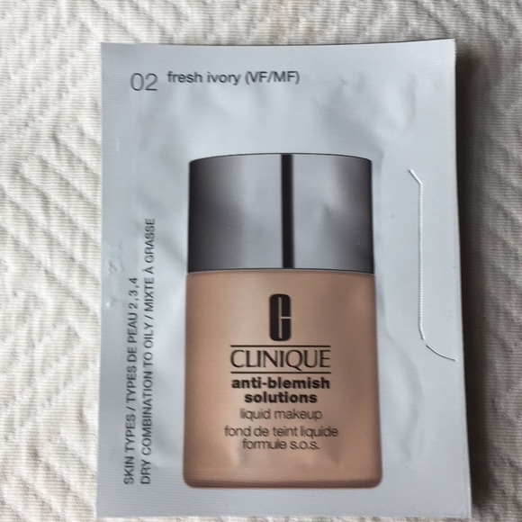 Clinique trial size anti blemish solutions. - Picture 6 of 7
